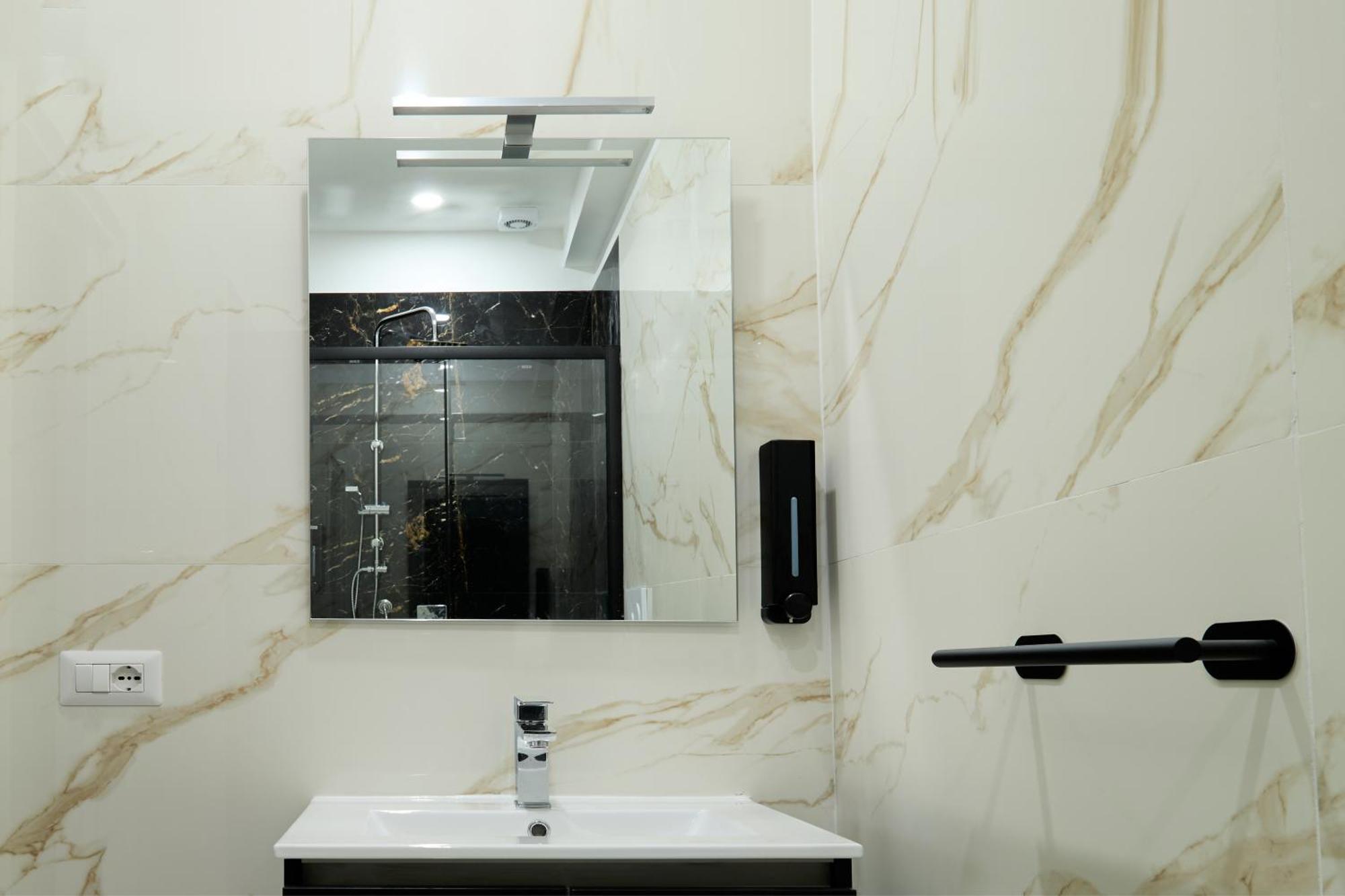 Napoli Central Lumina Suites Экстерьер фото